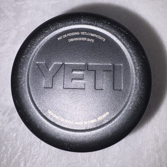 YETI Rambler 12 oz. Colster Can Insulator/Cooler Grey and Black EUC - Picture 6 of 6